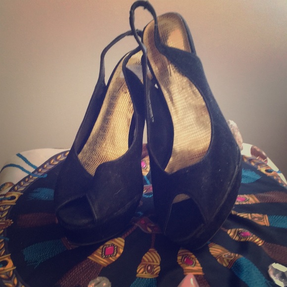 Anne Michelle Black Velvet Strap Heel, Open-toe - Picture 3 of 4